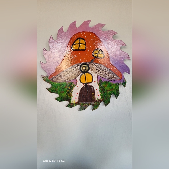 MUSHROOM CLOCK - Picture 1 of 2
